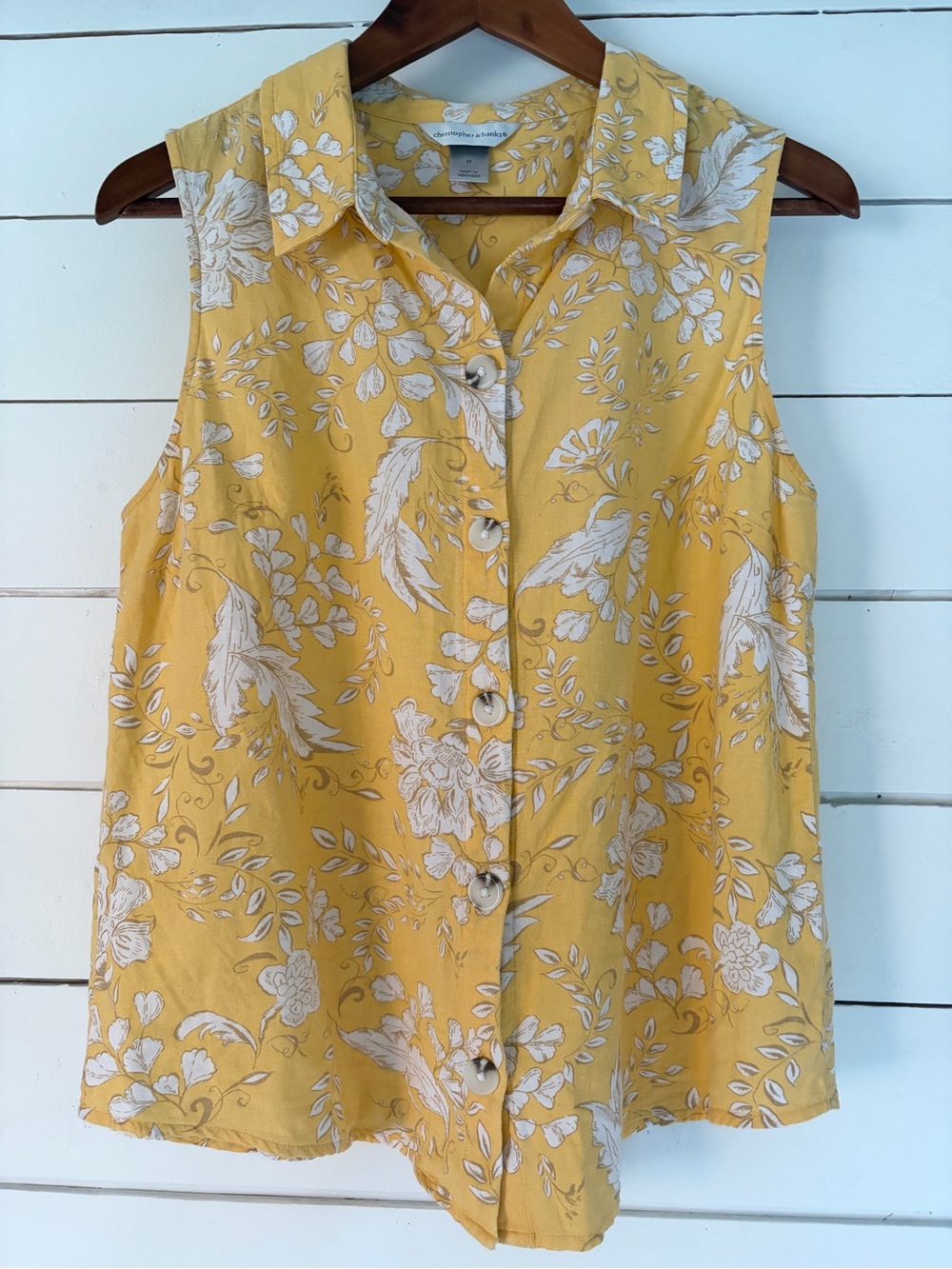 Christopher & Banks linen blend sleeveless button down shirt. Size: Medium